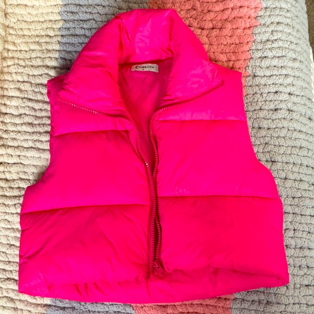 Fuinloth Hot Pink Puffer Vest, Size Small, Semi Cropped.